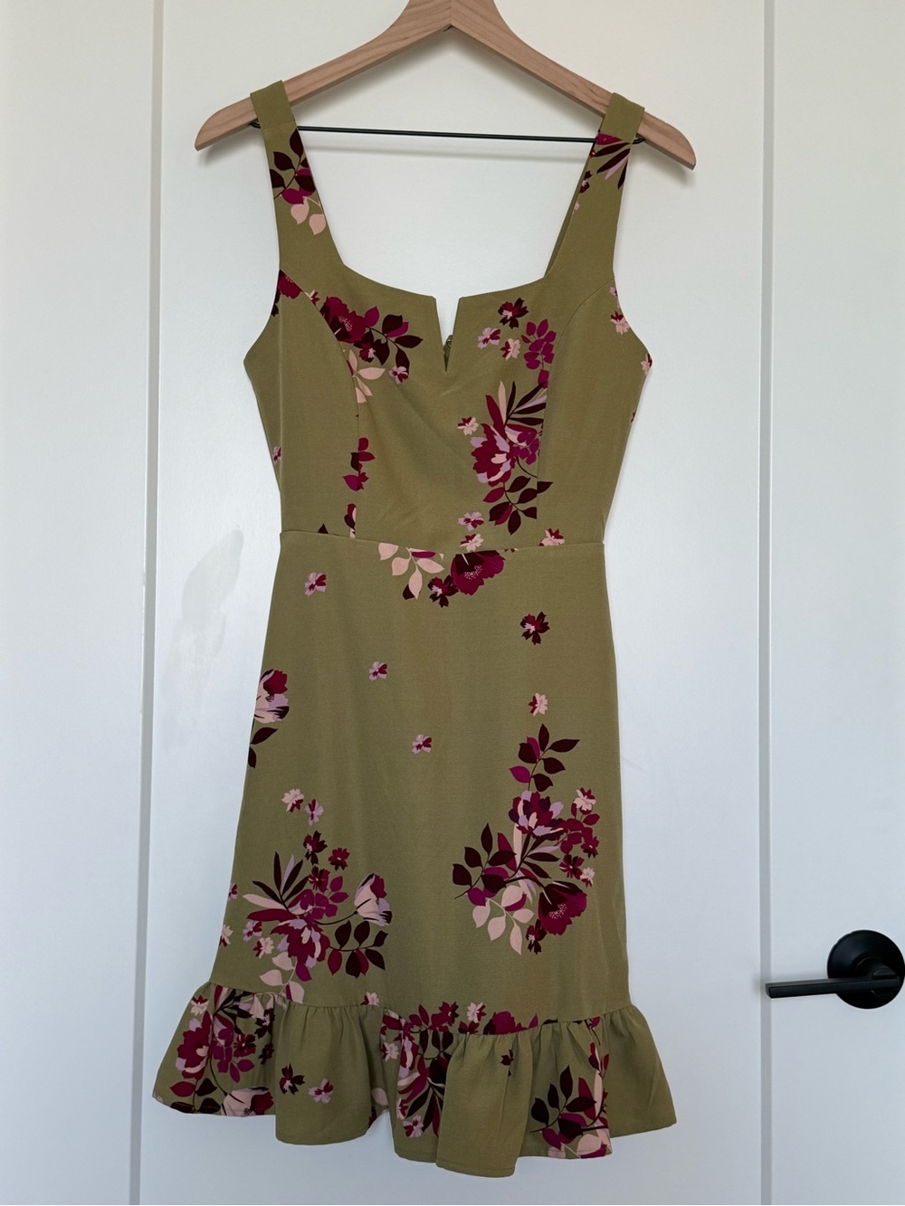 The Commons Lula Olive Floral V-Neck Ruffle Hem Dress S NWOT